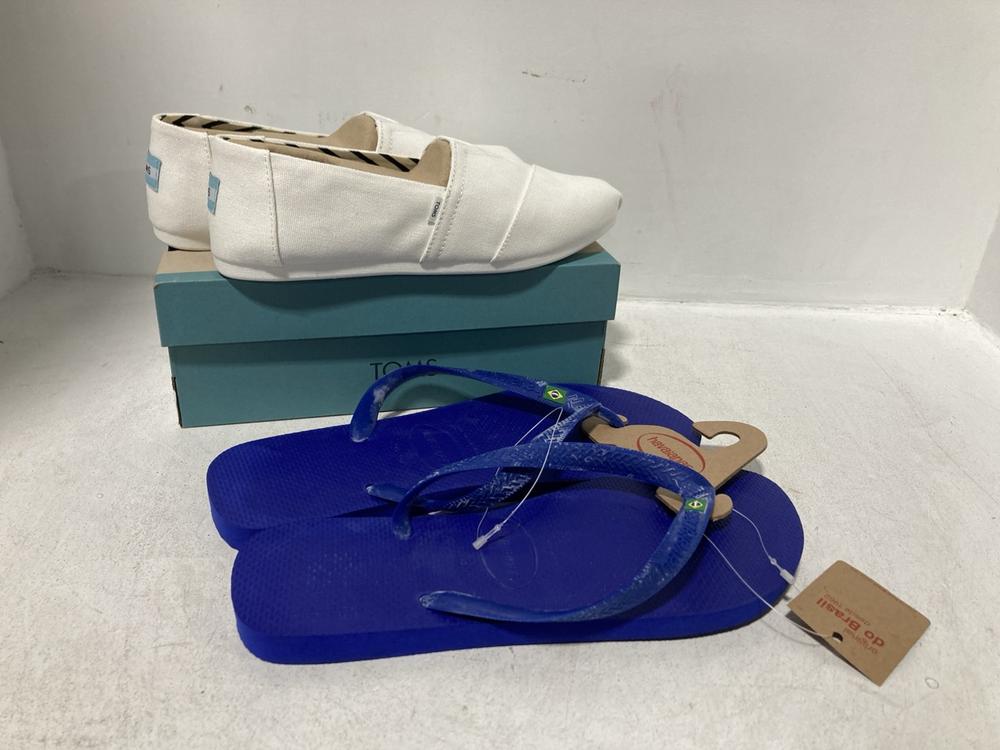 Lot 289  
            Chesterfield SR46 - Parcel Delivery Only 

                
HAVAIANAS BRASIL LIGHT FC FLIP FLOPS IN BLUE - UK SIZE 10/11 TO INCLUDE TOMS ALPA...