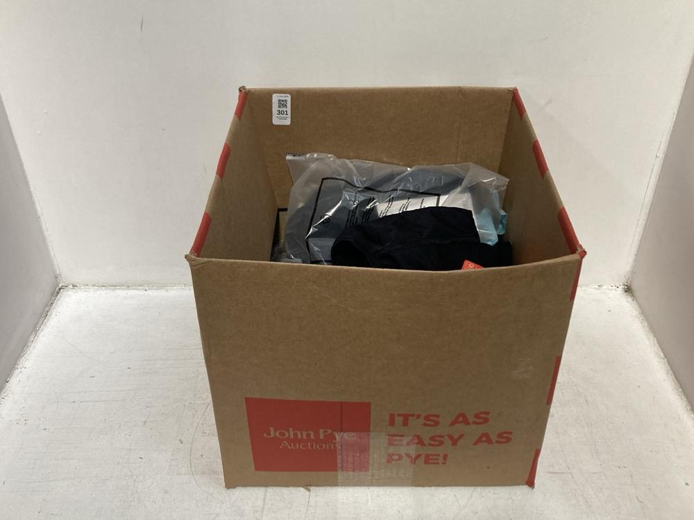 Lot 301  
            Chesterfield SR46 - Parcel Delivery Only 

                
10 X ASSORTED ADULTS SPEEDOS TO INCLUDE SPEEDO OPEN BACK SWIMSUIT IN BLACK - UK S...