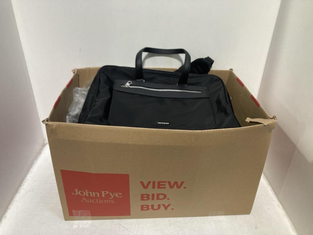 Lot 302  
            Chesterfield SR46 - Parcel Delivery Only 

                
QTY OF ASSORTED BAGS TO INCLUDE SAMSONITE TRAVEL LAPTOP CASE IN BLACK (LOCATION: F5)