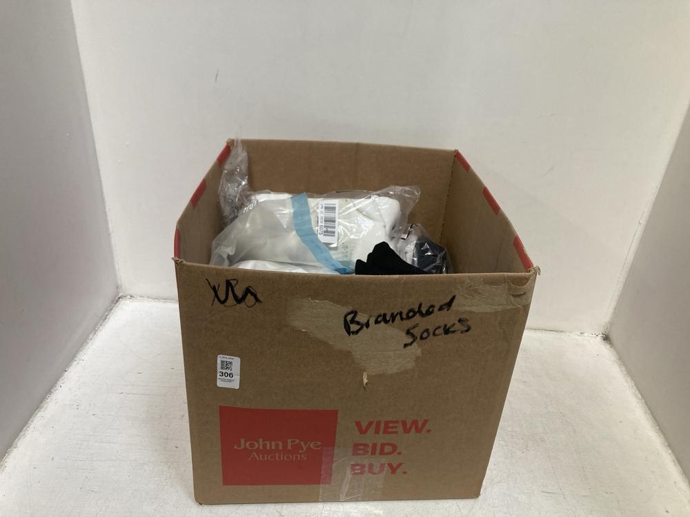 Lot 306  
            Chesterfield SR46 - Parcel Delivery Only 

                
QTY OF ASSORTED ADULTS BRANDED SOCKS TO INCLUDE ADIDAS 6-PACK OF SOCKS IN WHITE -...