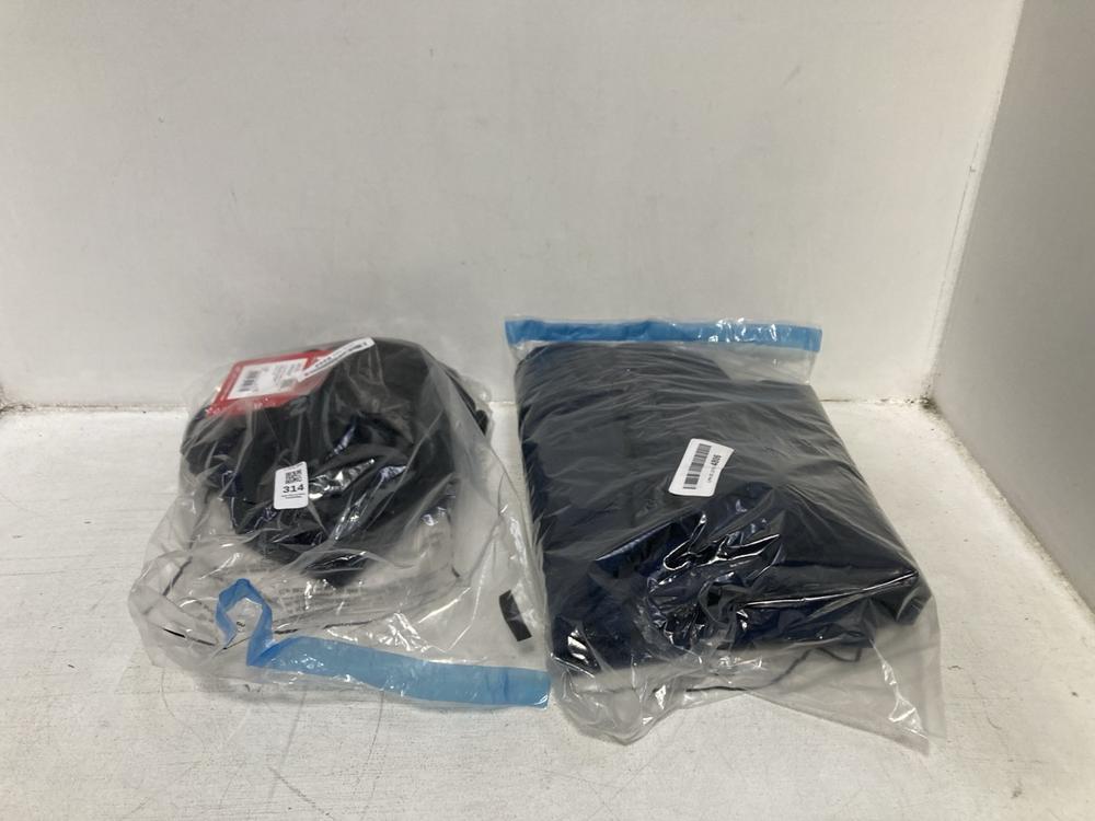 Lot 314  
            Chesterfield SR46 - Parcel Delivery Only 

                
3 X ASSORTED HELLY HANSEN CLOTHING TO INCLUDE HELLY HANSEN MERINO MIDWEIGHT PANTS...