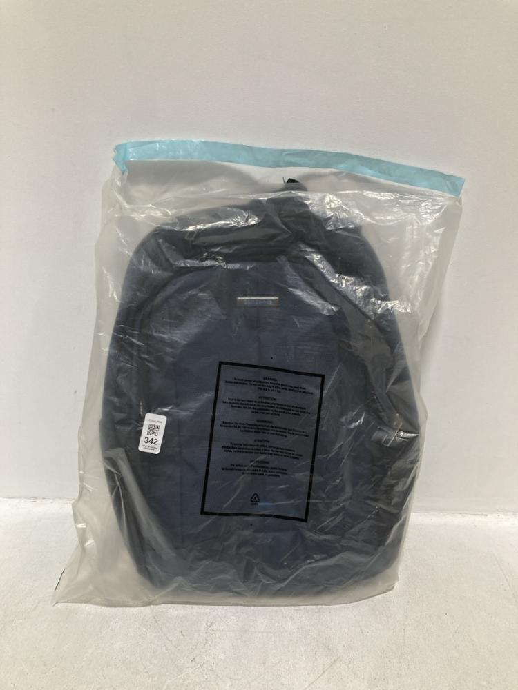 Lot 342  
            Chesterfield SR46 - Parcel Delivery Only 

                
SAMSONITE GUARDIT LAPTOP BACKPACK IN BLACK & NAVY (LOCATION: E2)
