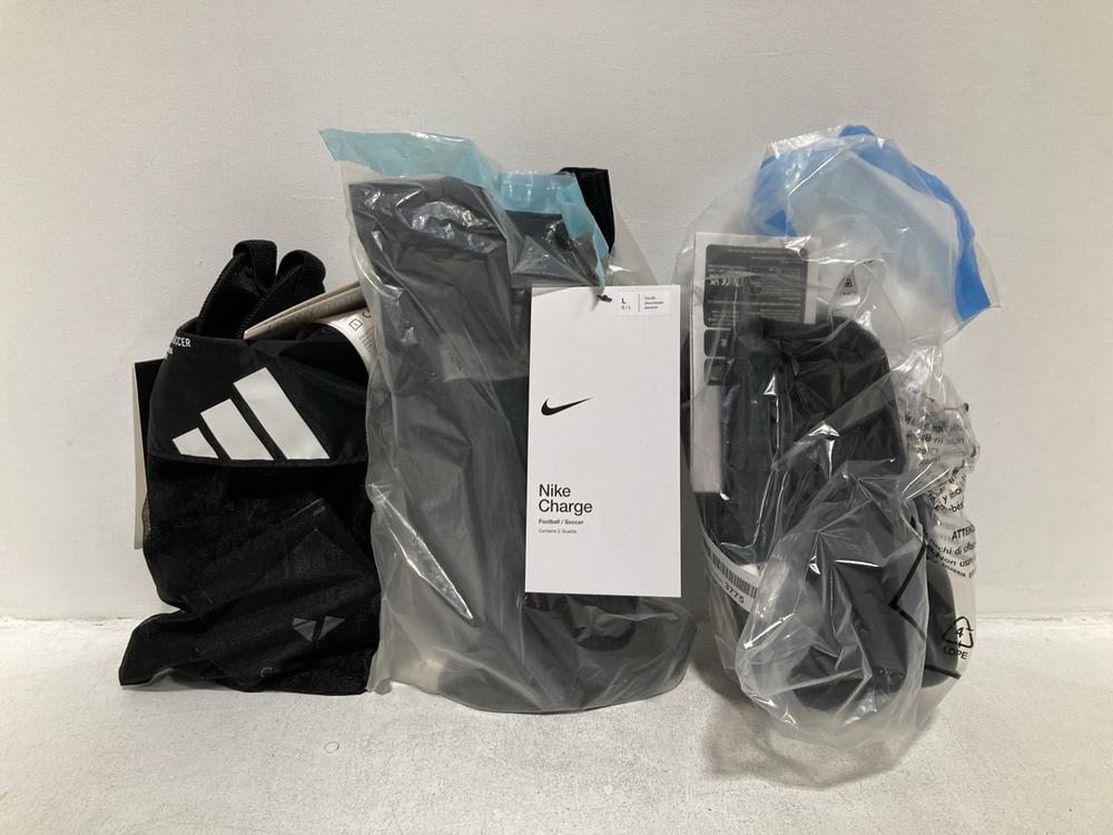 Lot 346  
            Chesterfield SR46 - Parcel Delivery Only 

                
3 X ASSORTED ADULTS SHIN PADS TO INCLUDE MITRE AIRCELL CARBON SHIN PADS IN BLACK ...