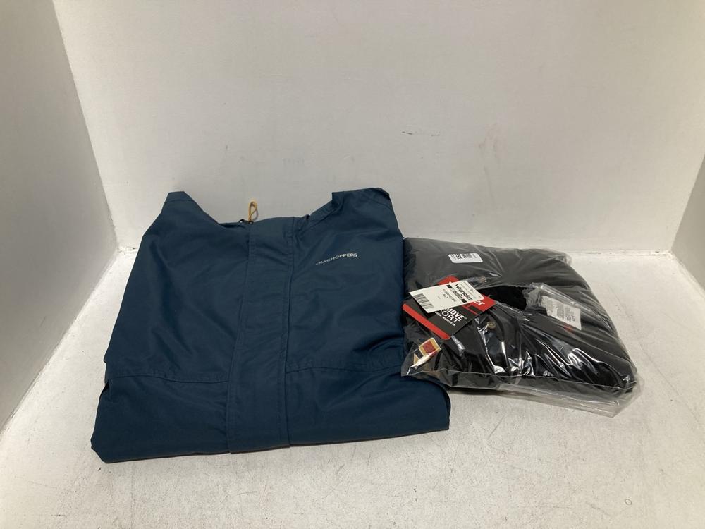 Lot 351  
            Chesterfield SR46 - Parcel Delivery Only 

                
CRAGHOPPERS RAIN-PROOF COAT IN NAVY & MUSTARD - UK SIZE 2XL TO INCLUDE WRANGLER W...