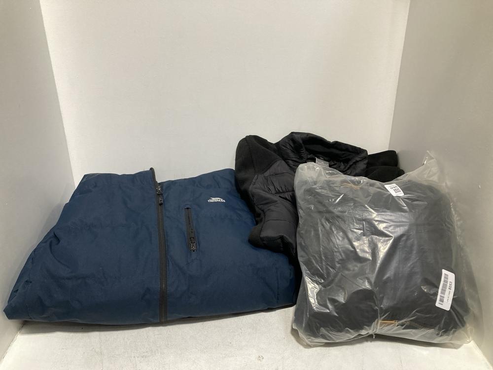 Lot 360  
            Chesterfield SR46 - Parcel Delivery Only 

                
3 X ASSORTED TRESPASS COATS TO INCLUDE TRESPASS CLEA FEMALE JACKET IN BLACK - UK ...