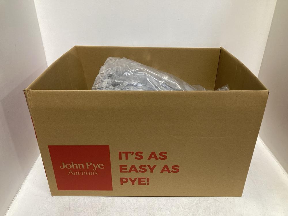 Lot 362  
            Chesterfield SR46 - Parcel Delivery Only 

                
QTY OF ASSORTED BAGS TO INCLUDE HELLY HANSEN SCOUT DUFFEL BAG IN BLACK (LOCATION:...