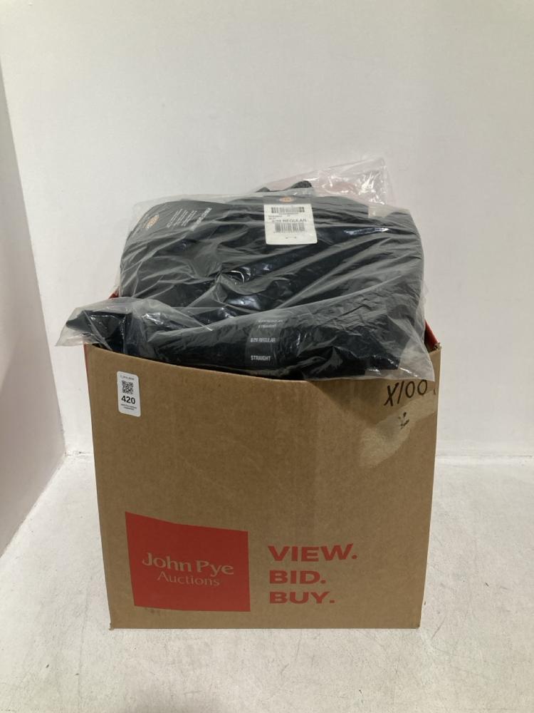 Lot 420  
            Chesterfield SR46 - Parcel Delivery Only 

                
QTY OF ADULTS WORK WEAR TO INCLUDE DICKIES SHAPING PANTS IN BLACK - UK SIZE 8 X 2...