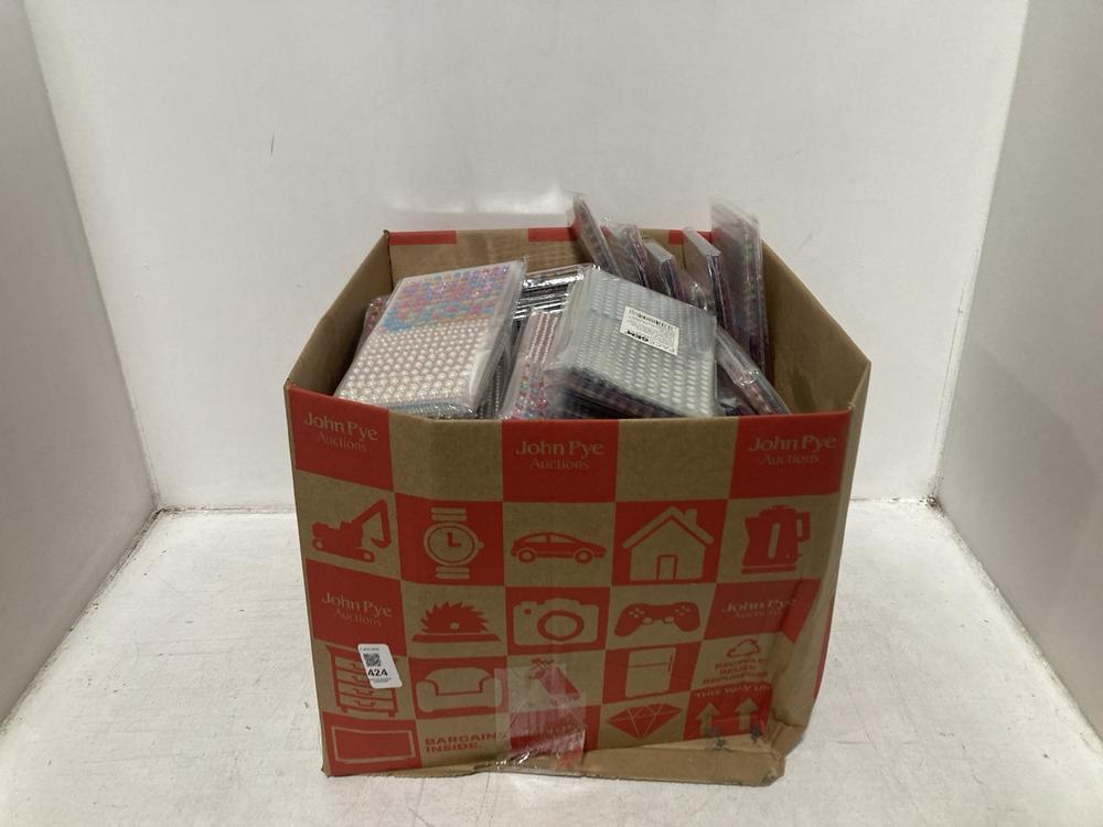 Lot 424  
            Chesterfield SR46 - Parcel Delivery Only 

                
QTY 15-PACK OF FACEGEM RHINESTONES (LOCATION: E4)