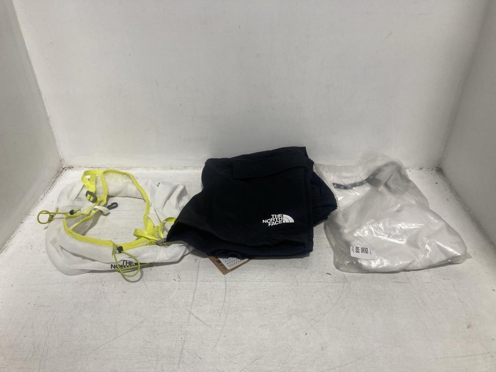 Lot 468  
            Chesterfield SR46 - Parcel Delivery Only 

                
3 X ASSORTED ADULTS BRANDED CLOTHING TO INCLUDE THE NORTH FACE CARGO SHORTS IN BL...