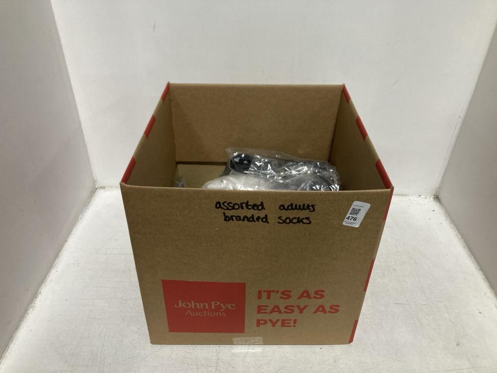 Lot 476  
            Chesterfield SR46 - Parcel Delivery Only 

                
QTY OF ASSORTED ADULTS BRANDED SOCKS TO INCLUDE NIKE EVERYDAY 3-PACK SOCKS IN BLA...