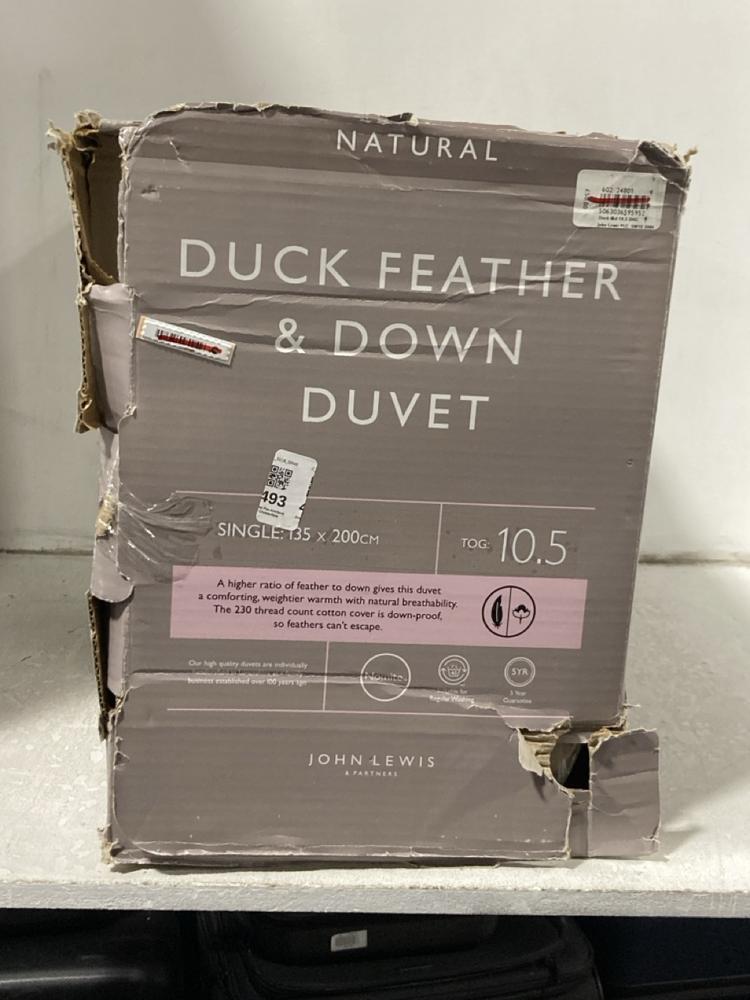 Lot 493  
            Chesterfield SR46 - Parcel Delivery Only 

                
JOHN LEWIS DUCK FEATHER & DOWN 10.5 TOG SINGLE DUVET ( 135 X 200CM ) (LOCATION: D2)