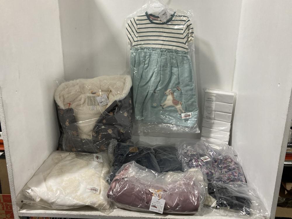 Lot 499  
            Chesterfield SR46 - Parcel Delivery Only 

                
QTY OF ASSORTED KIDS CLOTHING TO INCLUDE TO INCLUDE KIDS FUR-LINED SPACE COAT IN ...