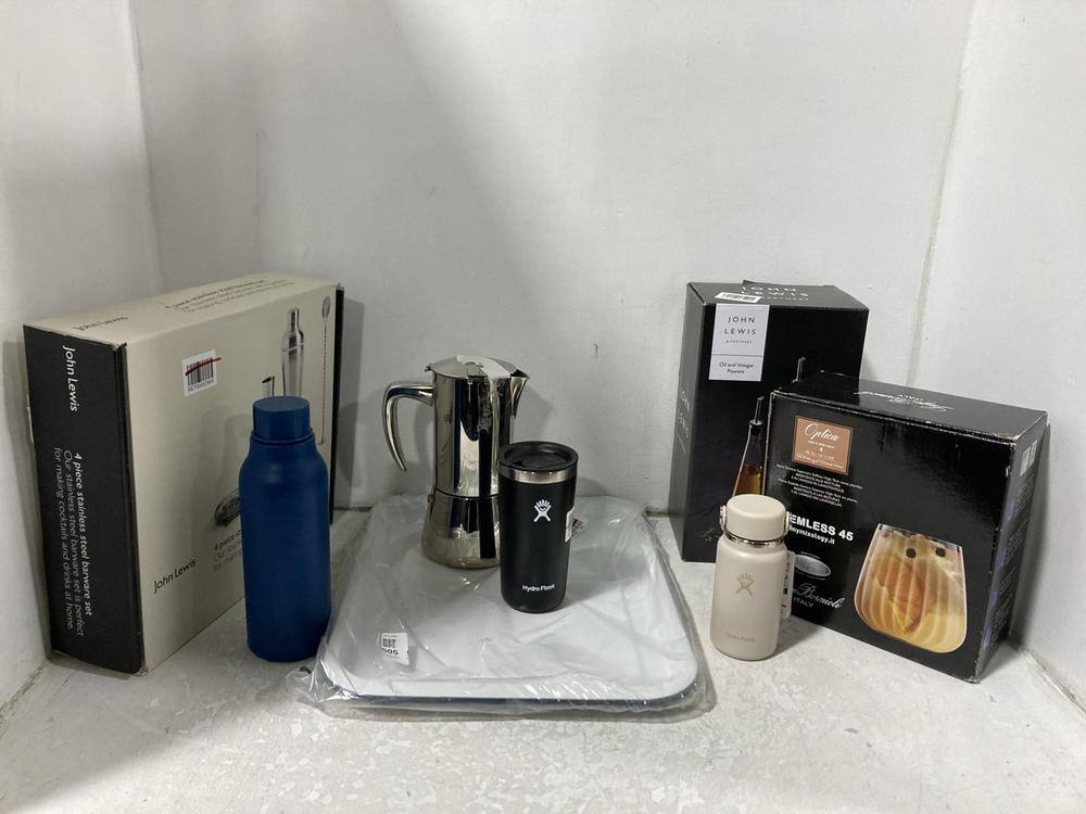 Lot 505  
            Chesterfield SR46 - Parcel Delivery Only 

                
QTY OF ASSORTED KITCHEN ITEMS TO INCLUDE HYDRO FLASK 12OZ ALL ROUND TUMBLER IN BL...