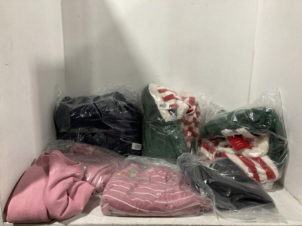 Lot 510  
            Chesterfield SR46 - Parcel Delivery Only 

                
QTY OF ASSORTED KIDS CLOTHING TO INCLUDE PLAIN SMILE TODAY MATCHING GIRLS TRACKSU...