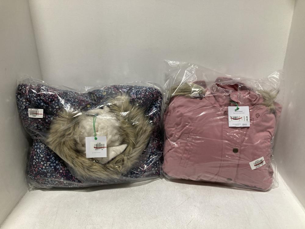 Lot 514  
            Chesterfield SR46 - Parcel Delivery Only 

                
KIDS FLORAL PRINT COAT IN NAVY - UK SIZE 9 YEARS TO INCLUDE KIDS PARKA IN PINK - ...