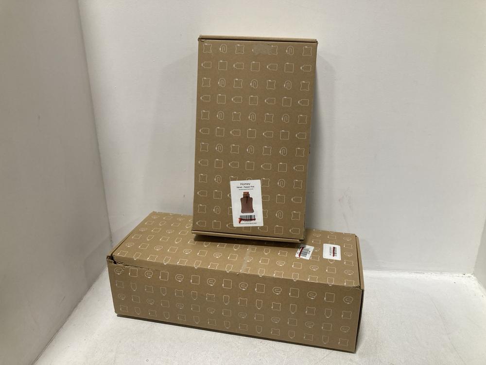 Lot 515  
            Chesterfield SR46 - Parcel Delivery Only 

                
STOOV HOMEFLY ELECTRIC HOT BOTTLE TO INCLUDE STOOV PLUG HEATED CUSHION (LOCATION:...