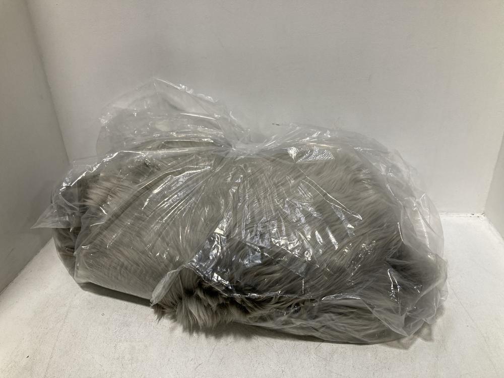 Lot 519  
            Chesterfield SR46 - Parcel Delivery Only 

                
LARGE SHEEPSKIN FLOOR RUG IN GREY (LOCATION: D3)