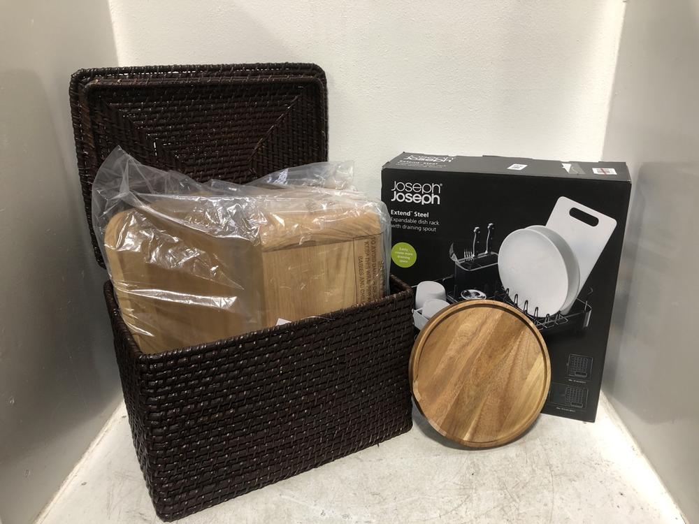 Lot 535  
            Chesterfield SR46 - Parcel Delivery Only 

                
QTY OF ASSORTED KITCHEN ITEMS TO INCLUDE JOSEPH JOSEPH EXTEND STEEL DISH RACK (LO...