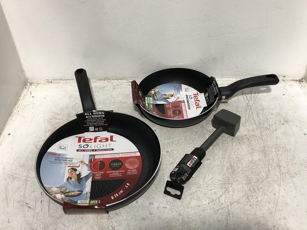 Lot 544  
            Chesterfield SR46 - Parcel Delivery Only 

                
3 X ASSORTED KITCHEN ITEMS TO INCLUDE OXO MEAT TENDERIZER (LOCATION: D4)