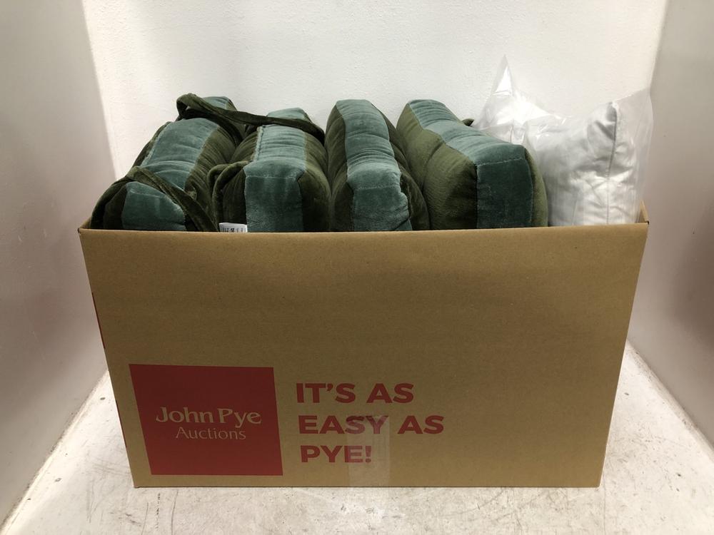 Lot 557  
            Chesterfield SR46 - Parcel Delivery Only 

                
QTY OF ASSORTED BEDDING TO INCLUDE SQUARE OUTDOOR CHAIR CUSHION IN GREEN (LOCATIO...