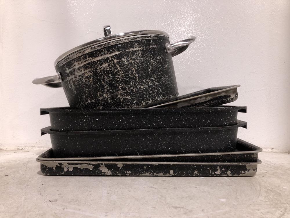 Lot 564  
            Chesterfield SR46 - Parcel Delivery Only 

                
QTY OF ASSORTED PANS TO INCLUDE EAZIGLIDE NEVERSTICK2 COOK POT WITH LID (LOCATION...