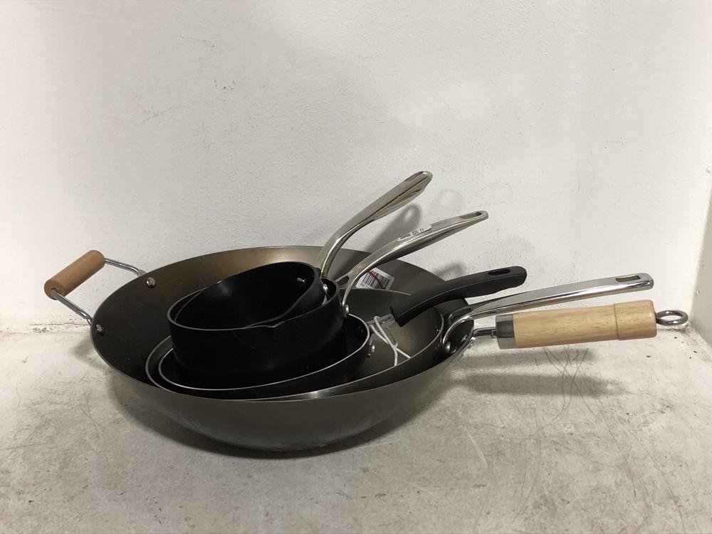 Lot 578  
            Chesterfield SR46 - Parcel Delivery Only 

                
5 X ASSORTED PANS TO INCLUDE NEVER STICK 2 COOKING SAUCEPAN (LOCATION: C1)