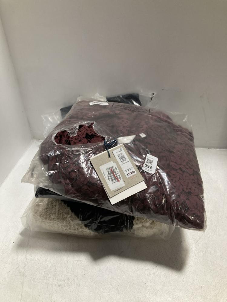 Lot 592  
            Chesterfield SR46 - Parcel Delivery Only 

                
4 X ASSORTED ADULTS CLOTHING TO INCLUDE BORDEAUX FLORAL DRESS IN BURGUNDY - UK SI...