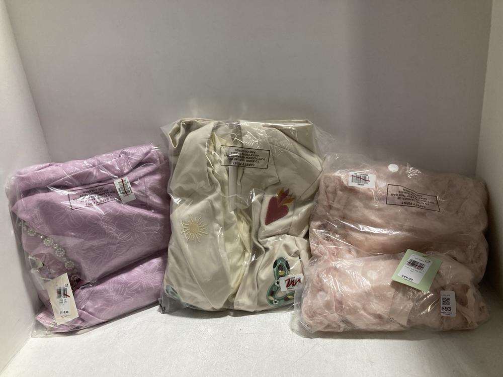 Lot 593  
            Chesterfield SR46 - Parcel Delivery Only 

                
3 X ASSORTED ADULTS CLOTHING TO INCLUDE TEESE SEQUIN MINI DRESS IN LIGHT PINK - U...