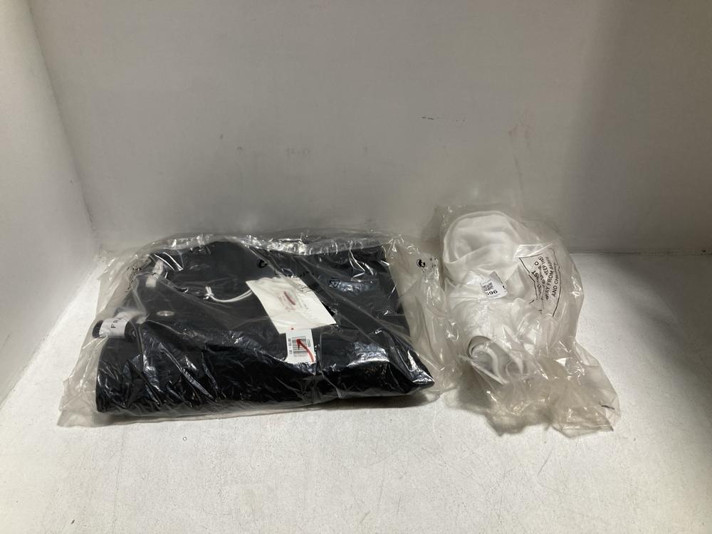 Lot 596  
            Chesterfield SR46 - Parcel Delivery Only 

                
MID RISE T SHIRT IN WHITE - UK SIZE L TO INCLUDE FRAME HIGH FLARE JEANS IN BLACK ...