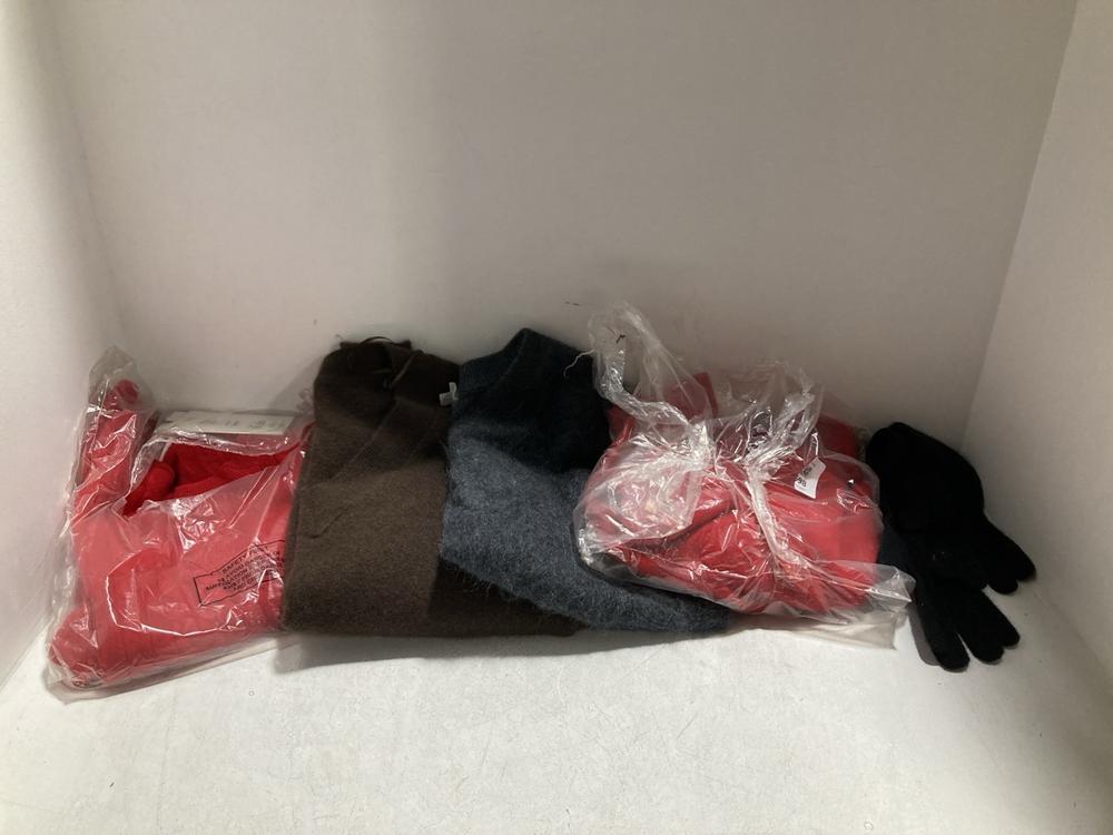 Lot 598  
            Chesterfield SR46 - Parcel Delivery Only 

                
5 X ASSORTED ADULTS CLOTHING TO INCLUDE CASHMERE GLOVES IN BLACK - ONESIZE (LOCAT...