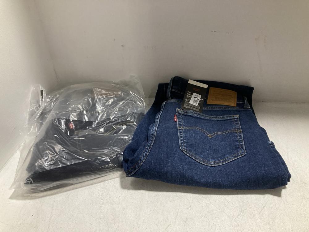 Lot 604  
            Chesterfield SR46 - Parcel Delivery Only 

                
LEVIS 724 HIGH RISE JEANS IN BLUE - UK SIZE 30 X 32 TO INCLUDE LEVIS 725 HIGH RIS...