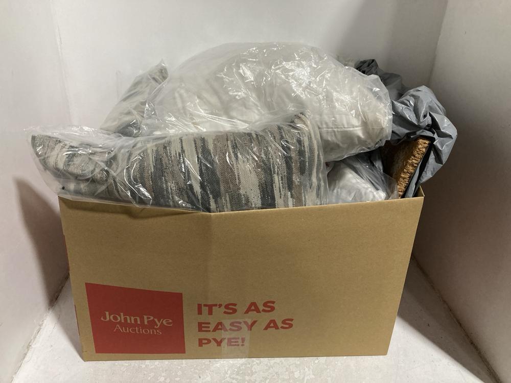 Lot 618  
            Chesterfield SR46 - Parcel Delivery Only 

                
QTY OF ASSORTED BEDDING ITEMS TO INCLUDE DUCK FEATHER FILLING PILLOW (LOCATION: C3)