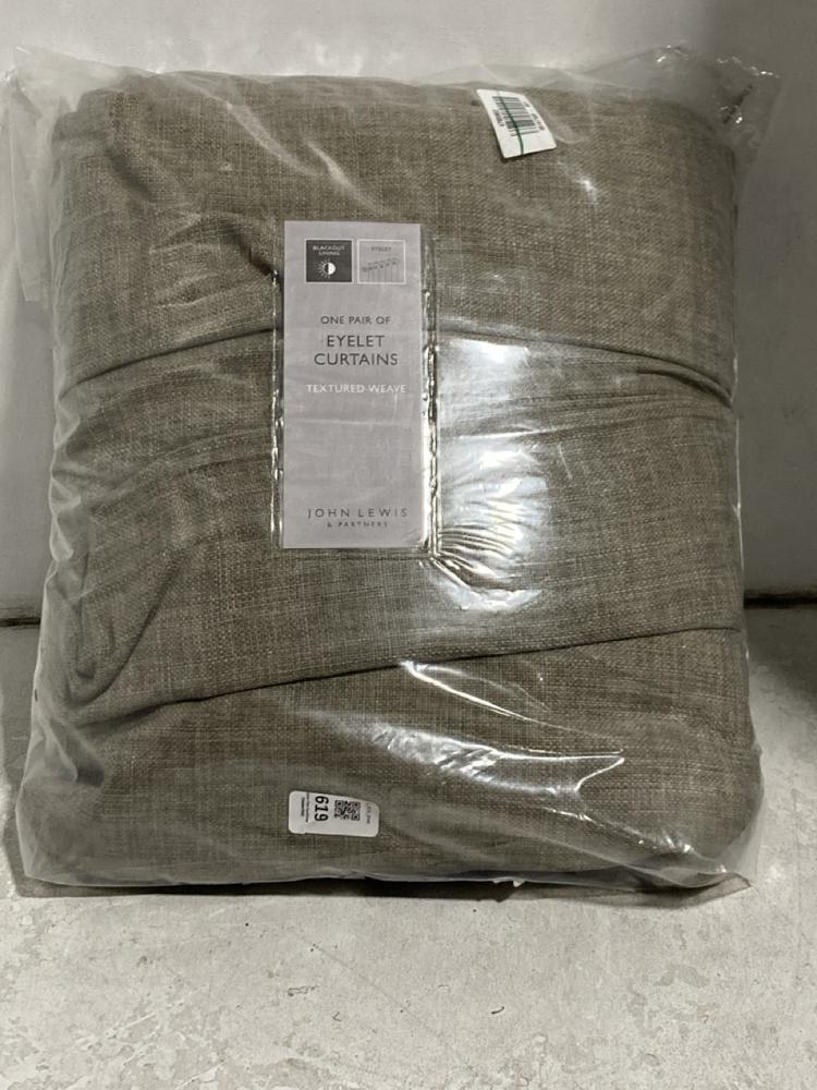 Lot 619  
            Chesterfield SR46 - Parcel Delivery Only 

                
EYELET TEXTURED WEAVE PALE MOLE CURTAINS ( 167 X 228CM ) (LOCATION: C3)