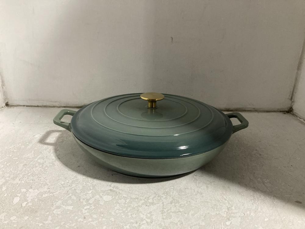 Lot 622  
            Chesterfield SR46 - Parcel Delivery Only 

                
CAST IRON 31CM SHALLOW CASSEROLE DISH WITH LID (LOCATION: C3)