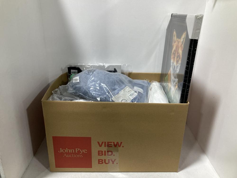 Lot 637  
            Chesterfield SR46 - Parcel Delivery Only 

                
QTY OF ASSORTED HOME ITEMS TO INCLUDE DAPPER FOX WALL ART PICTURE WITH FRAME (LOC...