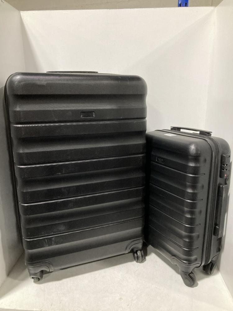 Lot 638  
            Chesterfield SR46 - Parcel Delivery Only 

                
LARGE HARD SHELL SPINNER SUITCASE IN BLACK TO INCLUDE SMALL HARD SHELL SPINNER SU...
