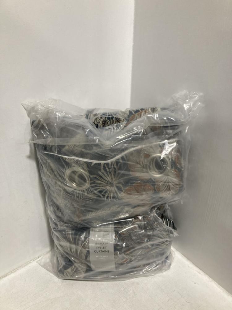 Lot 642  
            Chesterfield SR46 - Parcel Delivery Only 

                
EYELET ARECA PALM NAV CURTAINS IN MULTICOLOUR ( 228 X 137CM ) (LOCATION: C4)