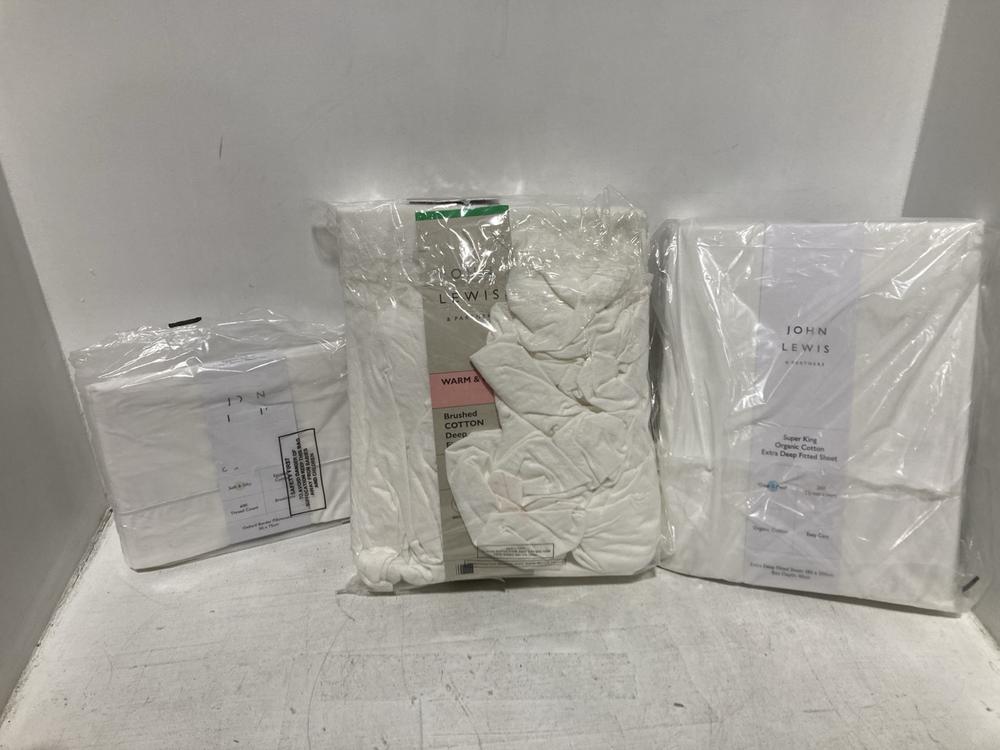 Lot 643  
            Chesterfield SR46 - Parcel Delivery Only 

                
3 X ASSORTED BEDDING ITEMS TO INCLUDE SUPERKING ORGANIC COTTON EXTRA DEEP FITTED ...