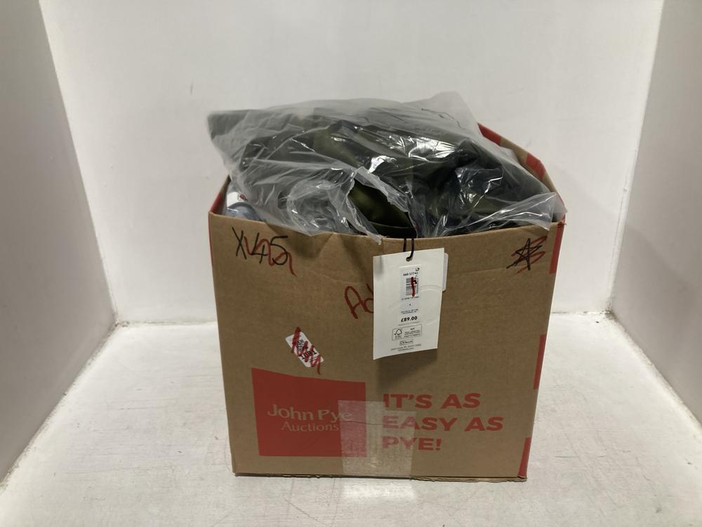 Lot 655  
            Chesterfield SR46 - Parcel Delivery Only 

                
QTY OF ASSORTED ADULTS CLOTHING TO INCLUDE SATIN TOP IN KHAKI- UK SIZE 8 (LOCATIO...