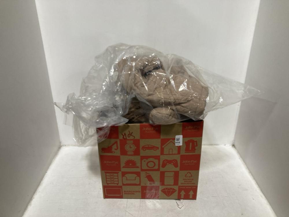 Lot 659  
            Chesterfield SR46 - Parcel Delivery Only 

                
QTY OF ASSORTED KIDS CLOTHING TO INCLUDE SKELETON ONESIE IN BLACK - UK SIZE 3 YEA...