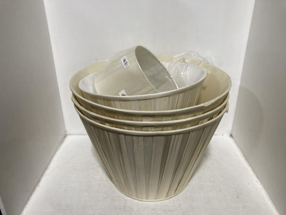 Lot 664  
            Chesterfield SR46 - Parcel Delivery Only 

                
5 X ASSORTED LIGHT SHADES TO INCLUDE GEMMA OVAL OYSTER 30CM LAMPSHADE (LOCATION: C4)