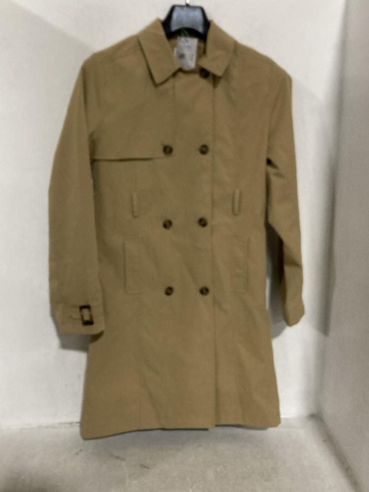 Lot 674  
            Chesterfield SR46 - Parcel Delivery Only 

                
QTY OF ASSORTED KIDS CLOTHING TO INCLUDE BEAR KNITTED BEANIE IN YELLOW - UK SIZE ...