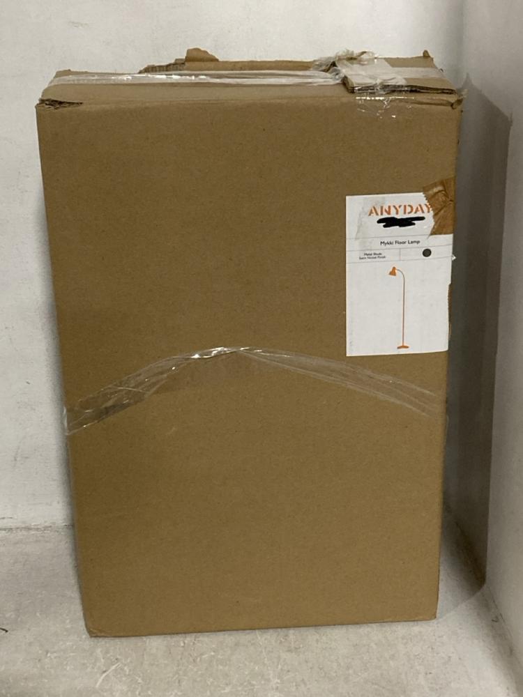 Lot 679  
            Chesterfield SR46 - Parcel Delivery Only 

                
3 X ASSORTED LAMPS TO INCLUDE TONY TASK METAL LAMP (LOCATION: B1)