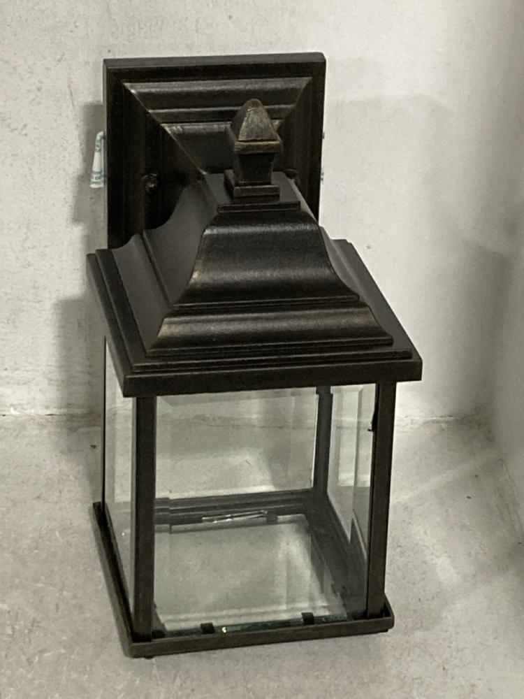 Lot 680  
            Chesterfield SR46 - Parcel Delivery Only 

                
OUTDOOR LANTERN LIGHT IN BLACK GOLD TO INCLUDE EGLETON TABLE LAMP COMPLETE WITH S...