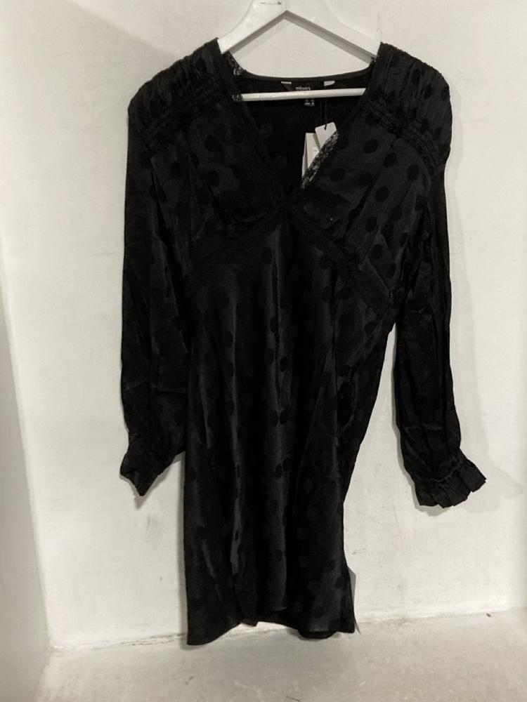 Lot 687  
            Chesterfield SR46 - Parcel Delivery Only 

                
QTY OF ASSORTED ADULTS CLOTHING TO INCLUDE OCC ANGELA MINI DRESS IN BLACK - UK SI...