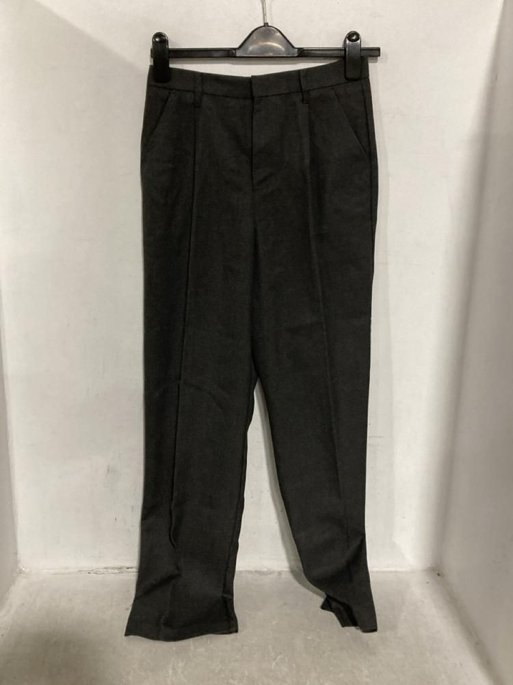 Lot 688  
            Chesterfield SR46 - Parcel Delivery Only 

                
QTY OF ASSORTED KIDS CLOTHING TO INCLUDE REGULAR FIT TROUSERS IN DARK GREY - UK S...