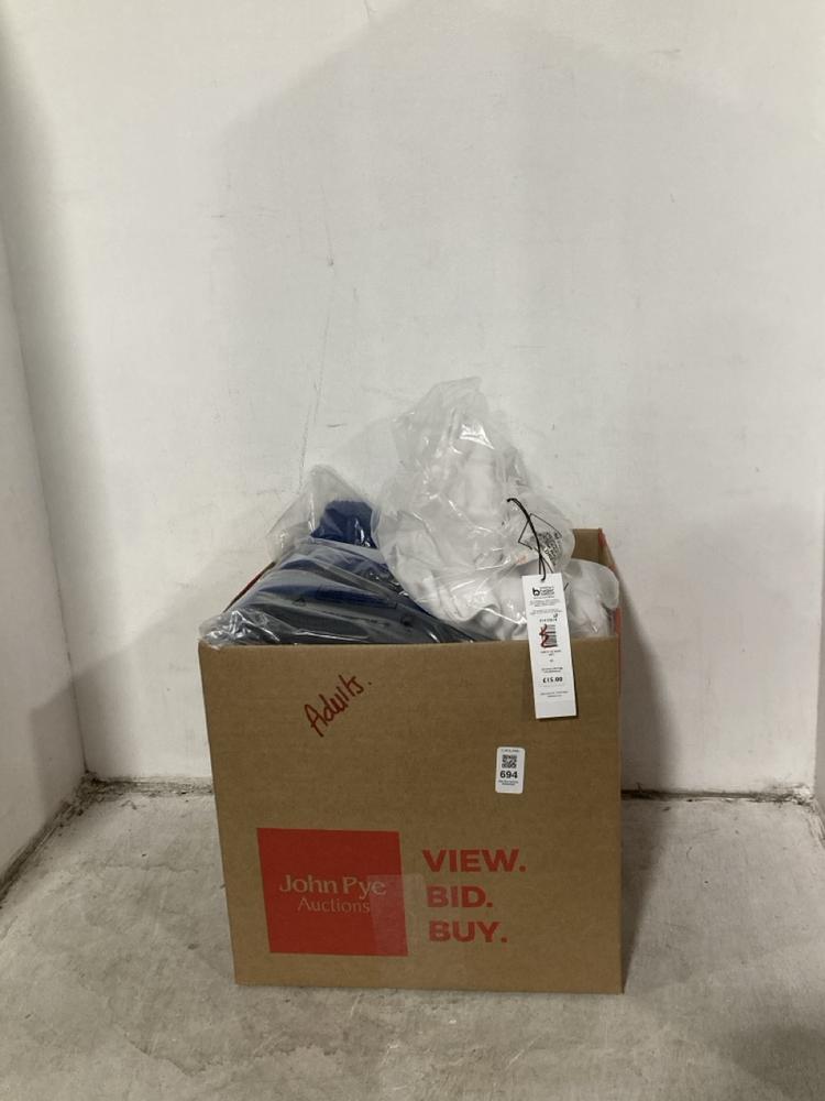 Lot 694  
            Chesterfield SR46 - Parcel Delivery Only 

                
QTY OF ASSORTED ADULTS CLOTHING TO INCLUDE SLIM FIT SHIRT IN WHITE - UK SIZE XL (...