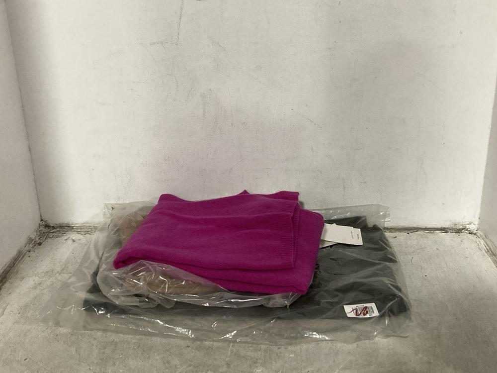 Lot 697  
            Chesterfield SR46 - Parcel Delivery Only 

                
3 X ASSORTED ADULTS CLOTHING TO INCLUDE CASHMERE SWEATER IN KHAKI - UK SIZE 12 (L...