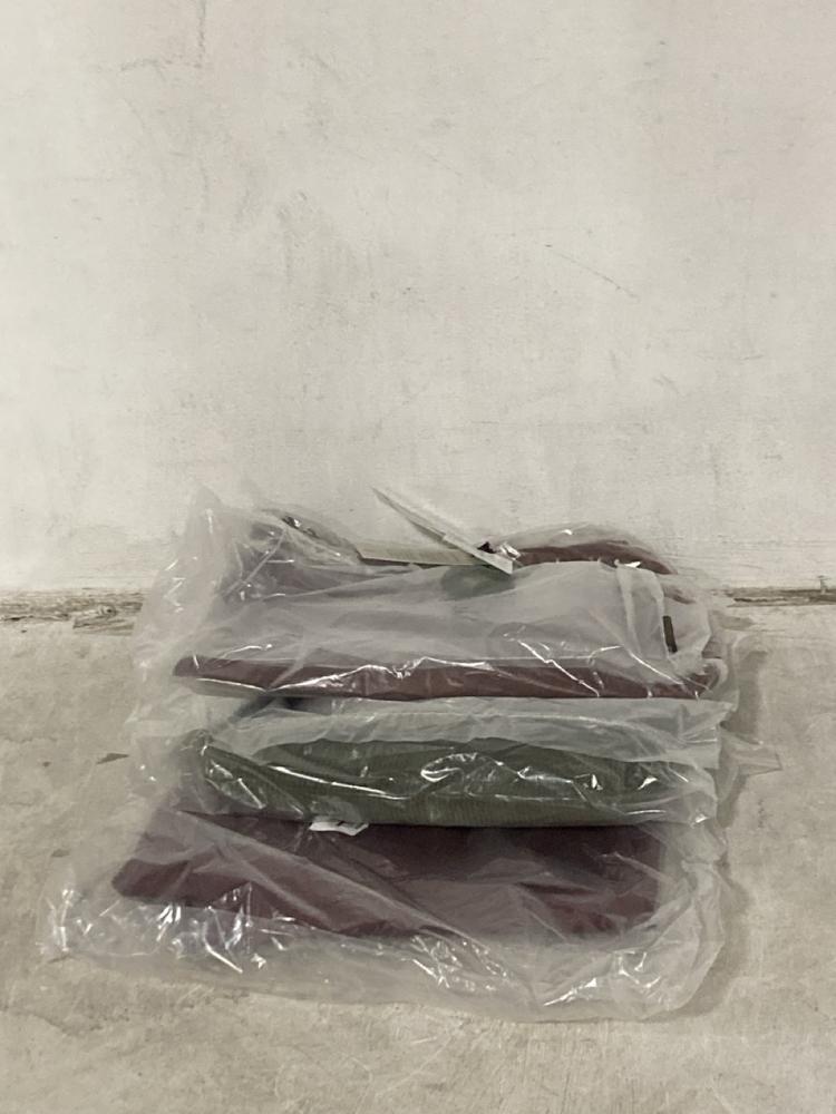 Lot 698  
            Chesterfield SR46 - Parcel Delivery Only 

                
3 X ASSORTED ADULTS CLOTHING TO INCLUDE OLIVIA SKIRT IN BROWN - UK SIZE 12 (LOCAT...