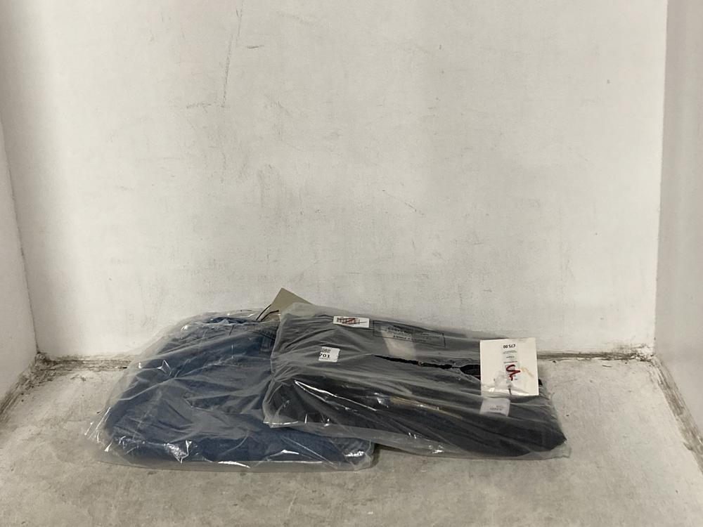 Lot 701  
            Chesterfield SR46 - Parcel Delivery Only 

                
PITCH POCKET DENIM JEANS IN BLUE - UK SIZE 28 REG TO INCLUDE WESTLAKE INDIGO JEAN...
